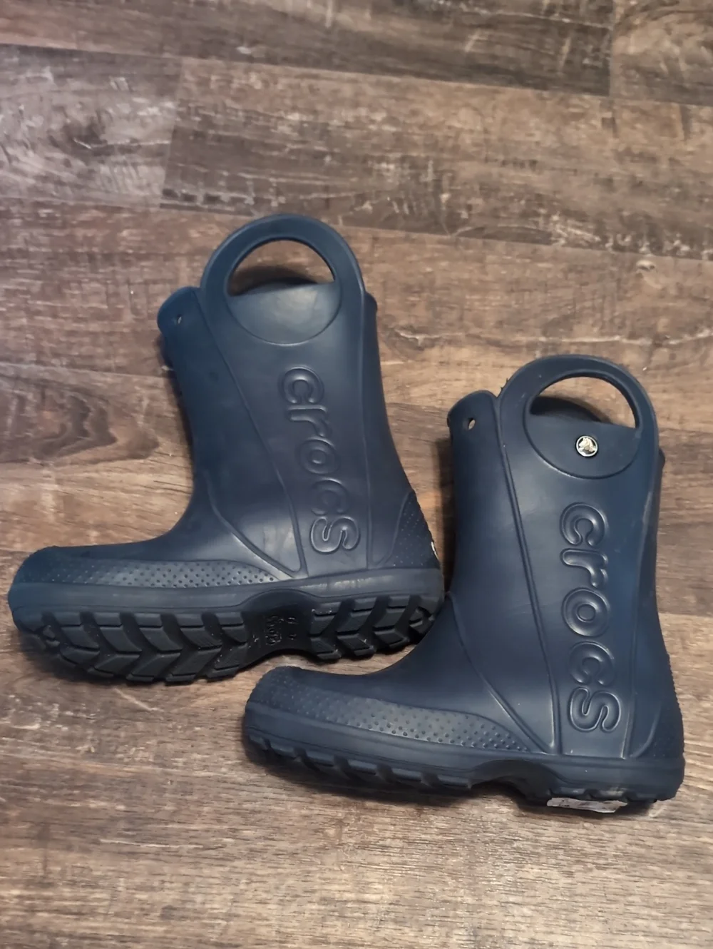 Crocs Kids Navy Rain Boots J3 - Lightweight Waterproof Slip-On